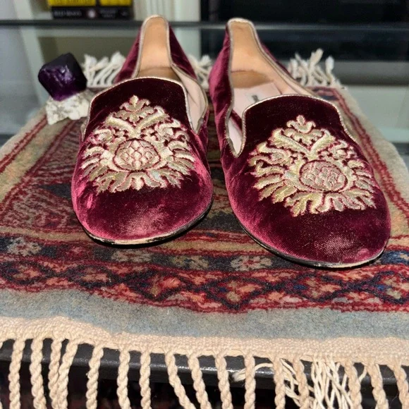 Miu Miu x Prada 👑✨ Vintage Burgundy Velvet Crest Smoking Slippers - Picture 9 of 9